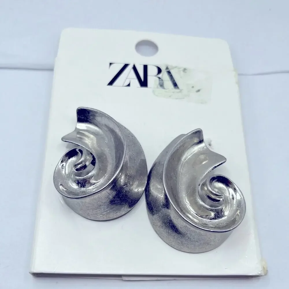 NWT -.zara SEMI-CIRCULAR HOOP EARRINGS